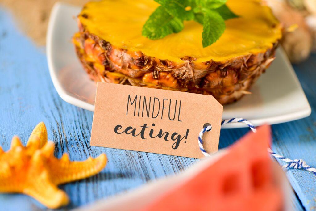 Ananas und Schild mindful eating | Elf Bar Vape